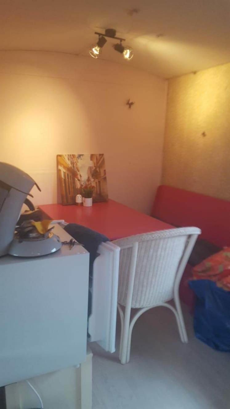 B&B Boerderij Rust, In Pipowagens! 덴헬데르 외부 사진